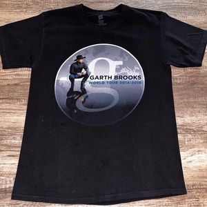 2014 medium Garth brooks  concert T-Shirt.